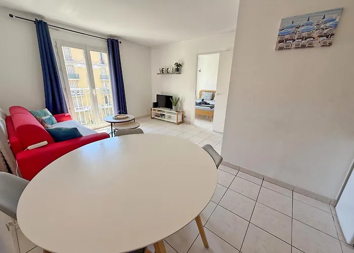 4-person - Air Conditioning And Pool