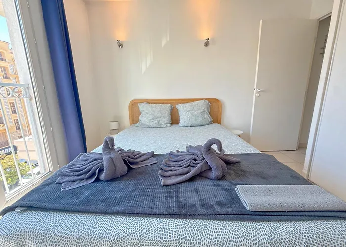 4-person - Air Conditioning And Pool *