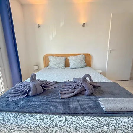 4-person - Air Conditioning And Pool *