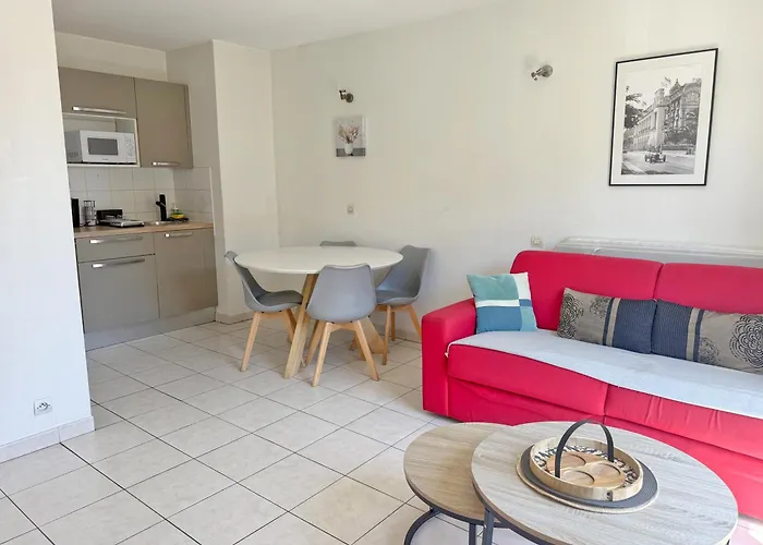 4-person - Air Conditioning And Pool Niza